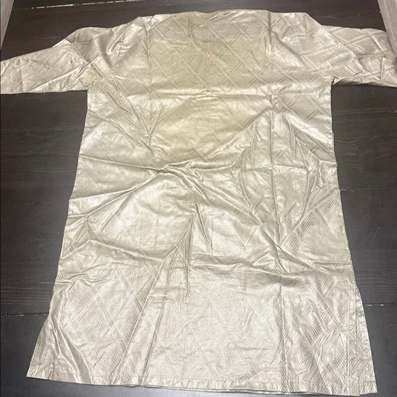 Traditional Men's Embroidered Tunic in Metallic Gold - Picture 2 of 4